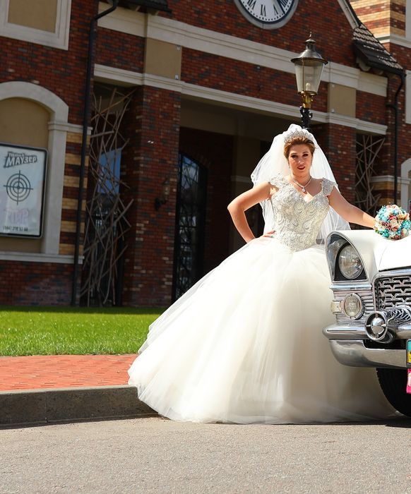 Весільна сукня шикарна,пишна,вишита бісером