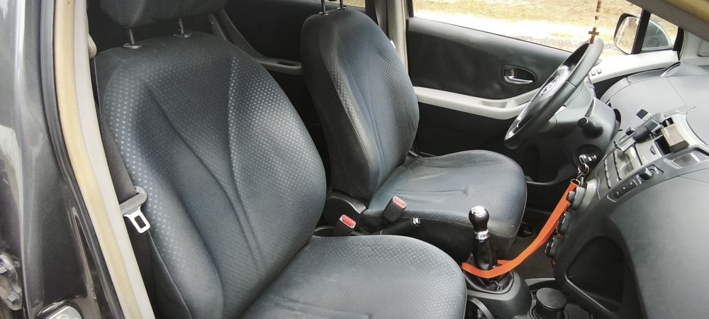 Vendo Toyota Yaris 1.0 VVT-I
