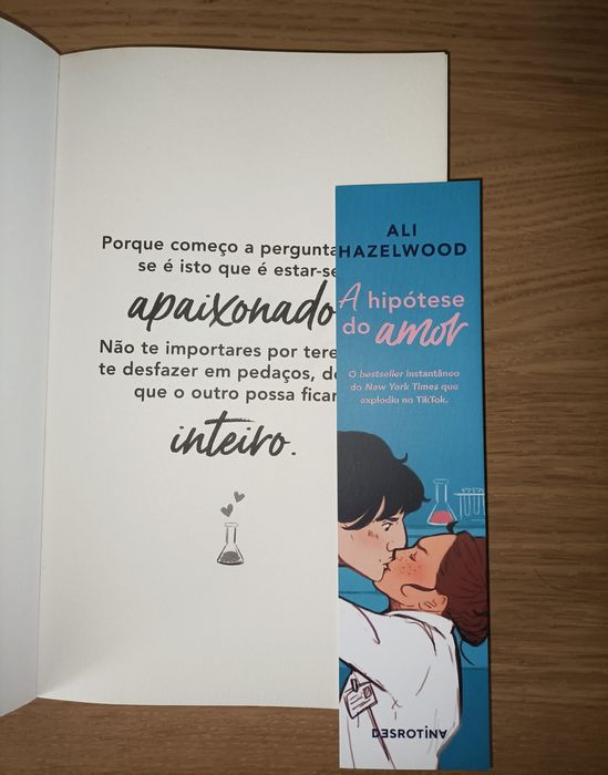 Livro "A Hipótese do Amor", Ali Hazelwood