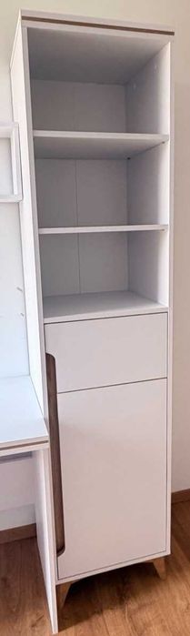 Zestaw nowoczesnych mebli Lark (Biurko + Półka + Regał)