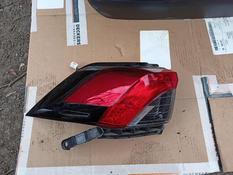 Klapa tył lampy tył do Toyota Rav 4 lift kolor czarny