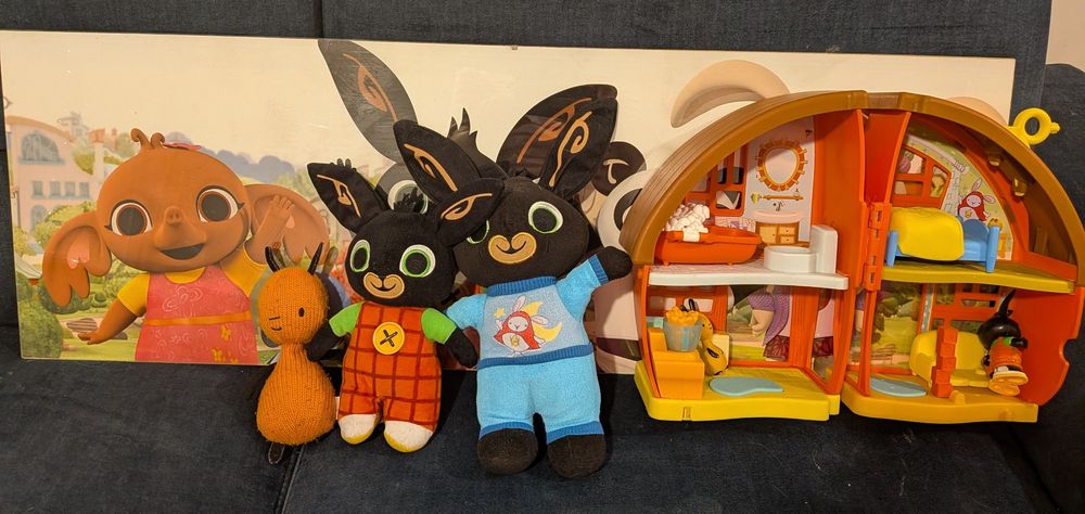 Bing domek, maskotki, plakat