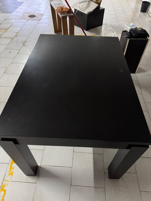 Mesa de jantar preta