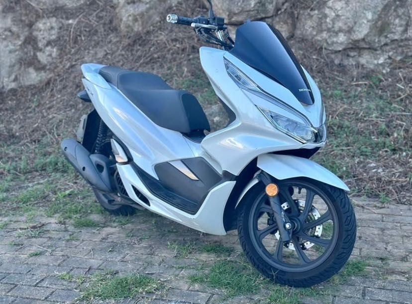 Honda pcx 125cc.