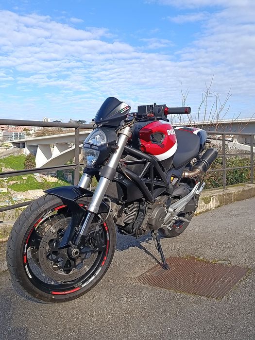 Ducati Monster 696