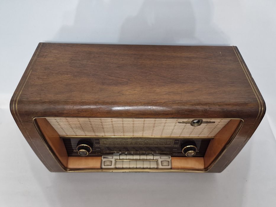 Rádio antigo reparado Loewe-Opta