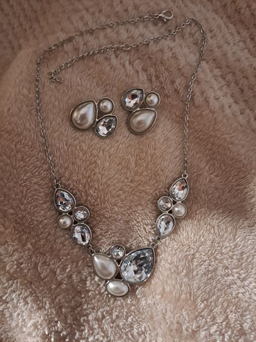 Komplet -kolia i kolczyki.