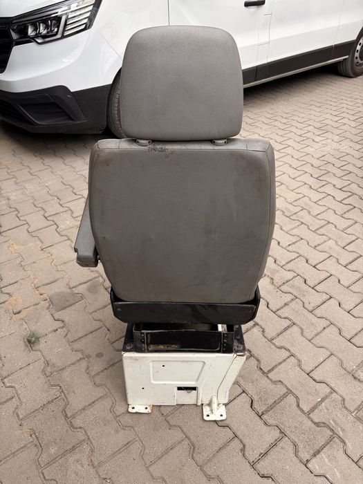 Fotel samochodowy Isri