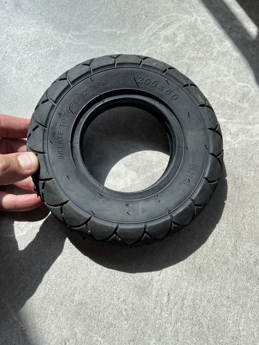 Бескамерная 200х50 антипрокольная литая шина покрышка для электросамок