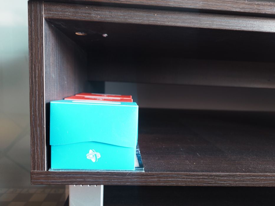 Stolik pod TV ciemny stan idealny