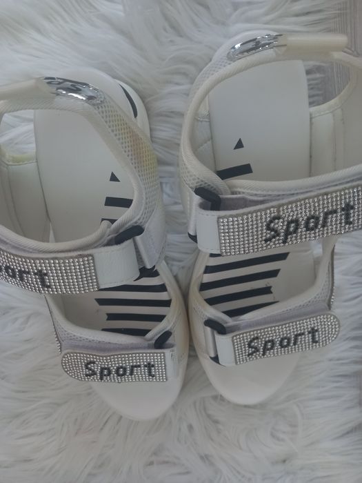 Sandaly sportowe  na koturnie wkladka 24 ,5cm