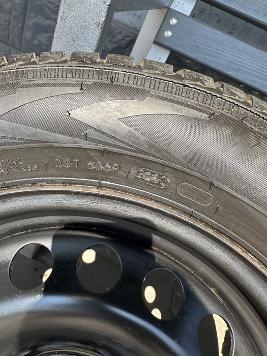 Зимняя резина Nokian 195/ 65 R15 на  дисках