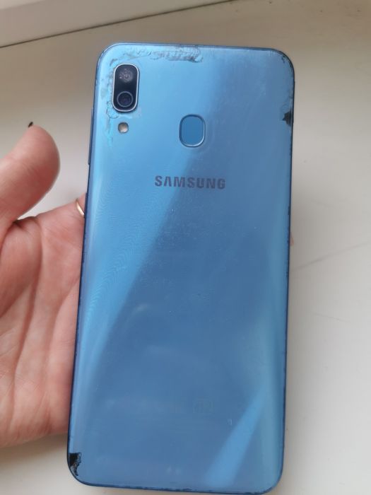 Самсунг А 30 телефон