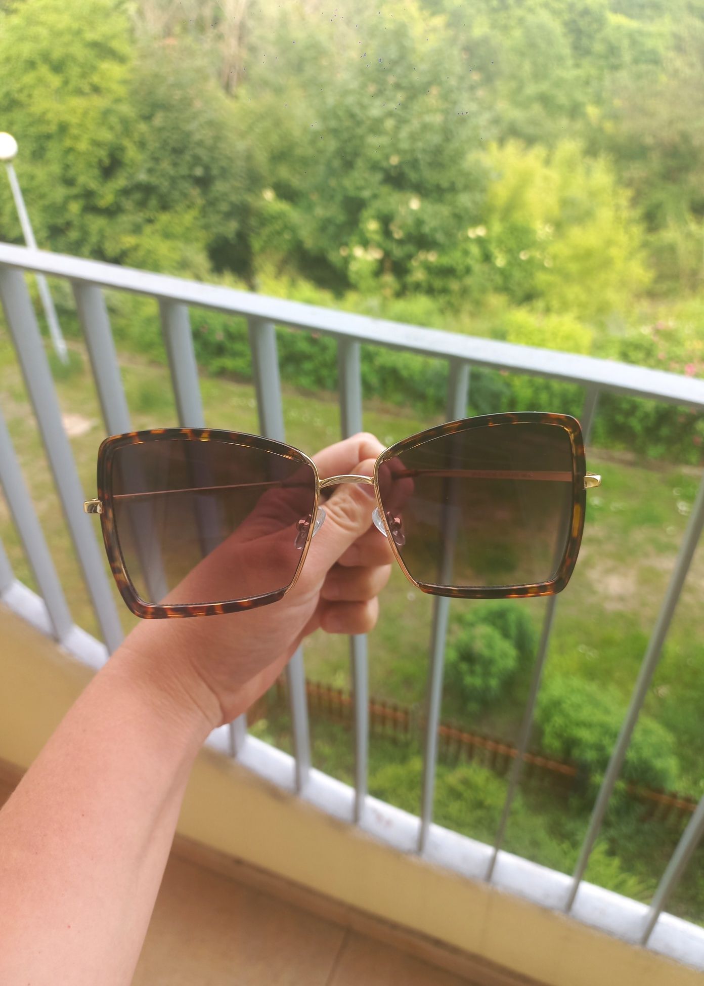 Uzywane okulary przeciwsloneczne w panterke