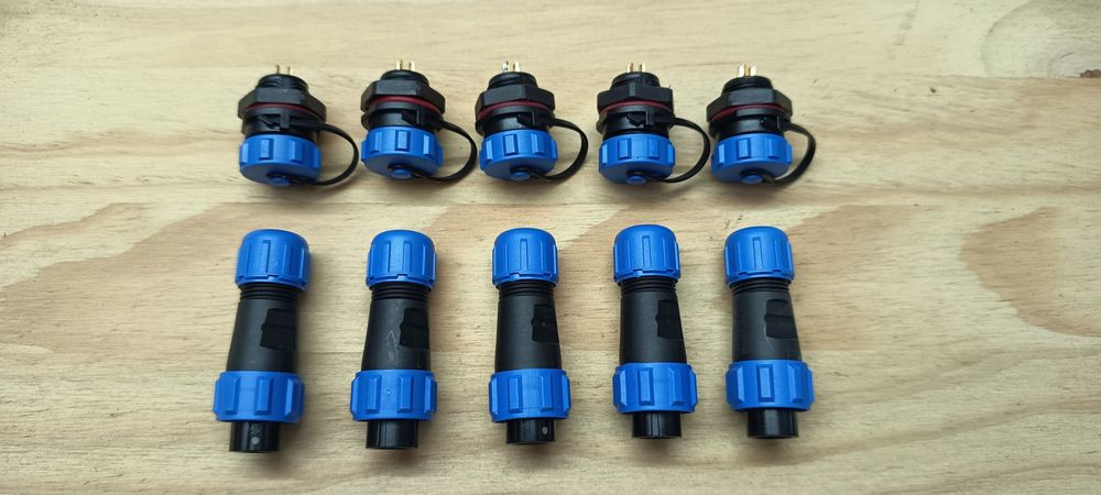 Conector elétrico à prova de água de 2 pinos.