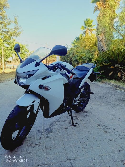 CBR 125R  2014 .