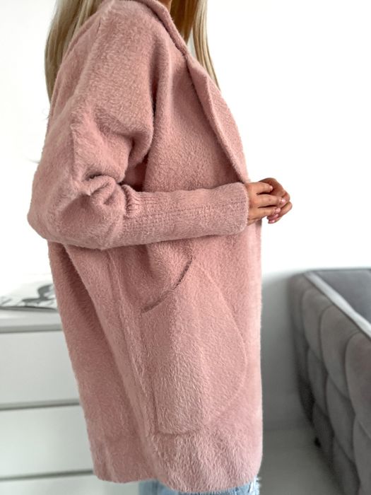 Pudrowy płaszcz alpaka