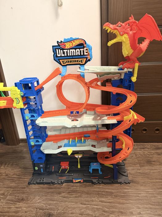 Garaż i zjeżdżalnia Hot Weels