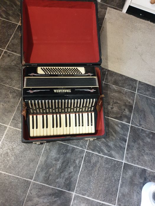 Akordeon  Traviata 72 basy- super cena-260 zl Szczecin