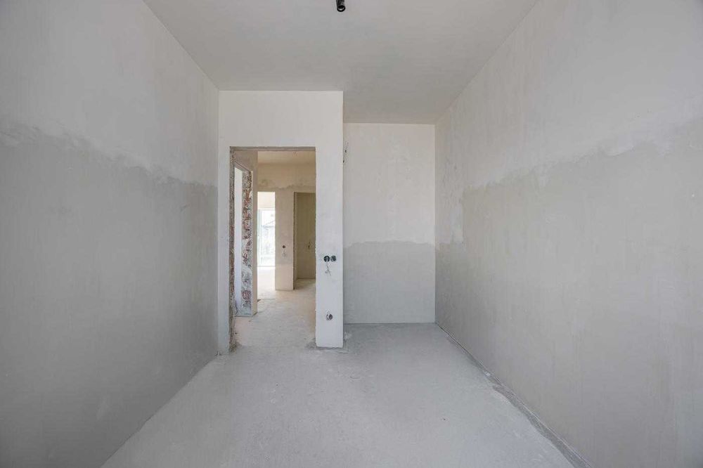 Продаж котеджу з розпочатим ремонтом в Рудне