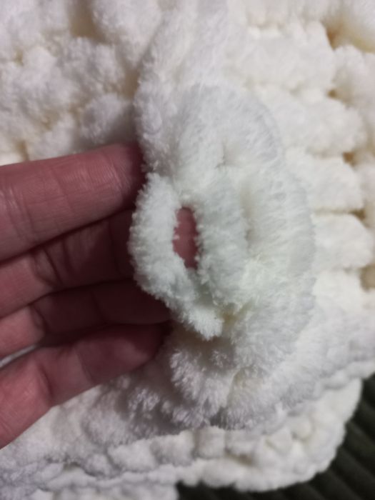 В'язаний кардиган з плюшевих ниток