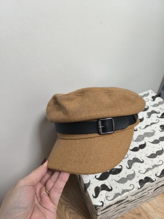 Beret z daszkiem