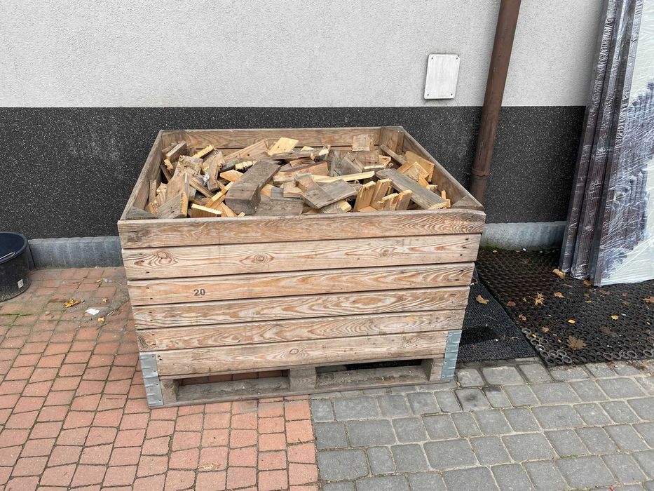 Drewno suche  opałowe pocięte z palet