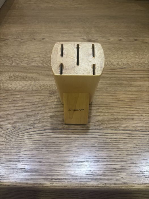 Підставка для ножів BergHoff