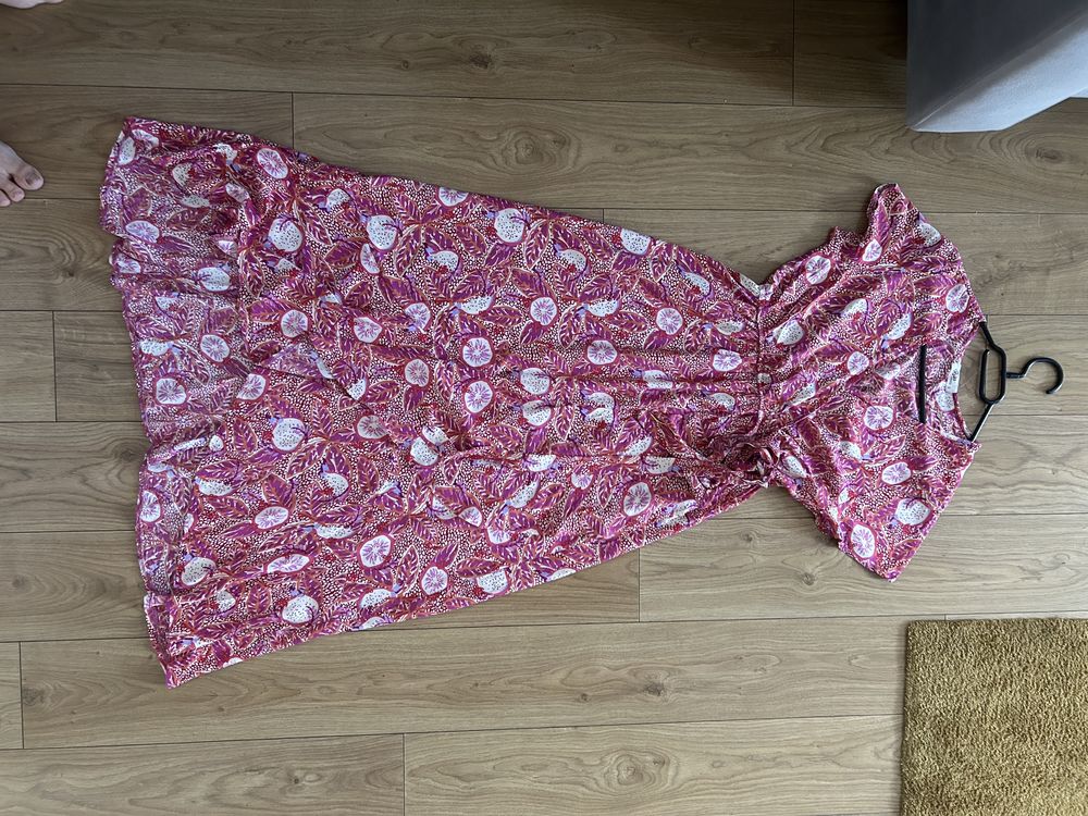 Rożowa sukienka maxi