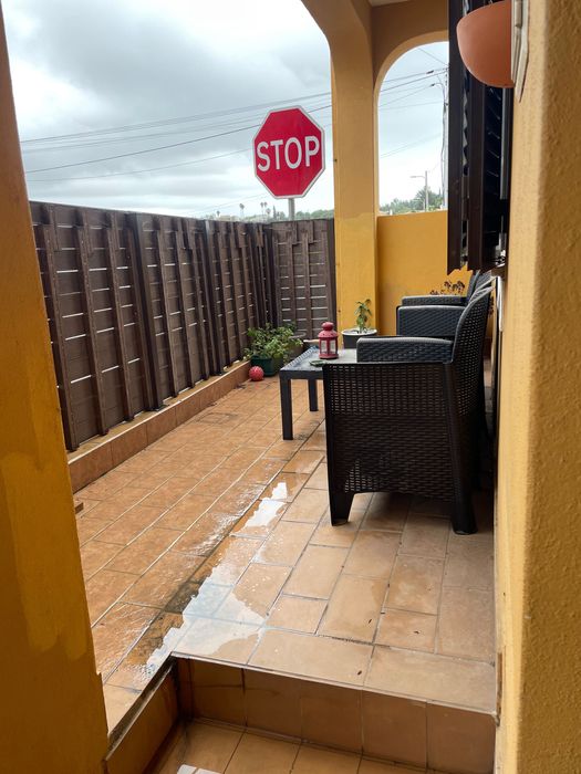 Vende moradia geminada