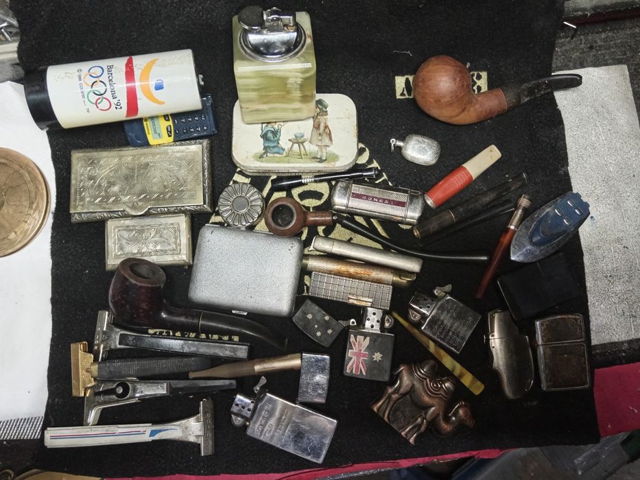 Продавця лот антикваріат