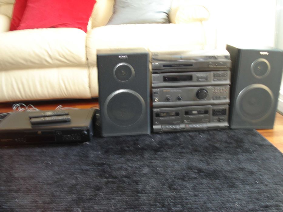 Aparelhagem Sony dos anos 90 a funcionar