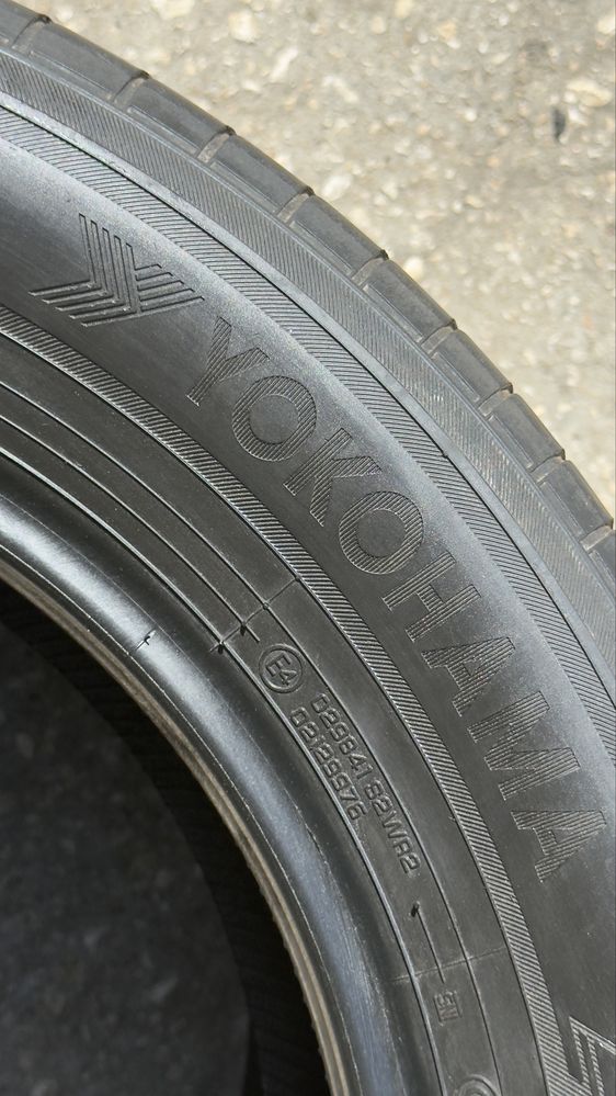 Pneus 235/60r18 Yokohama Advan V61 com 75% piso