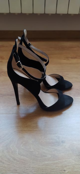 Czarne szpilki, buty na obcasie, sandałki