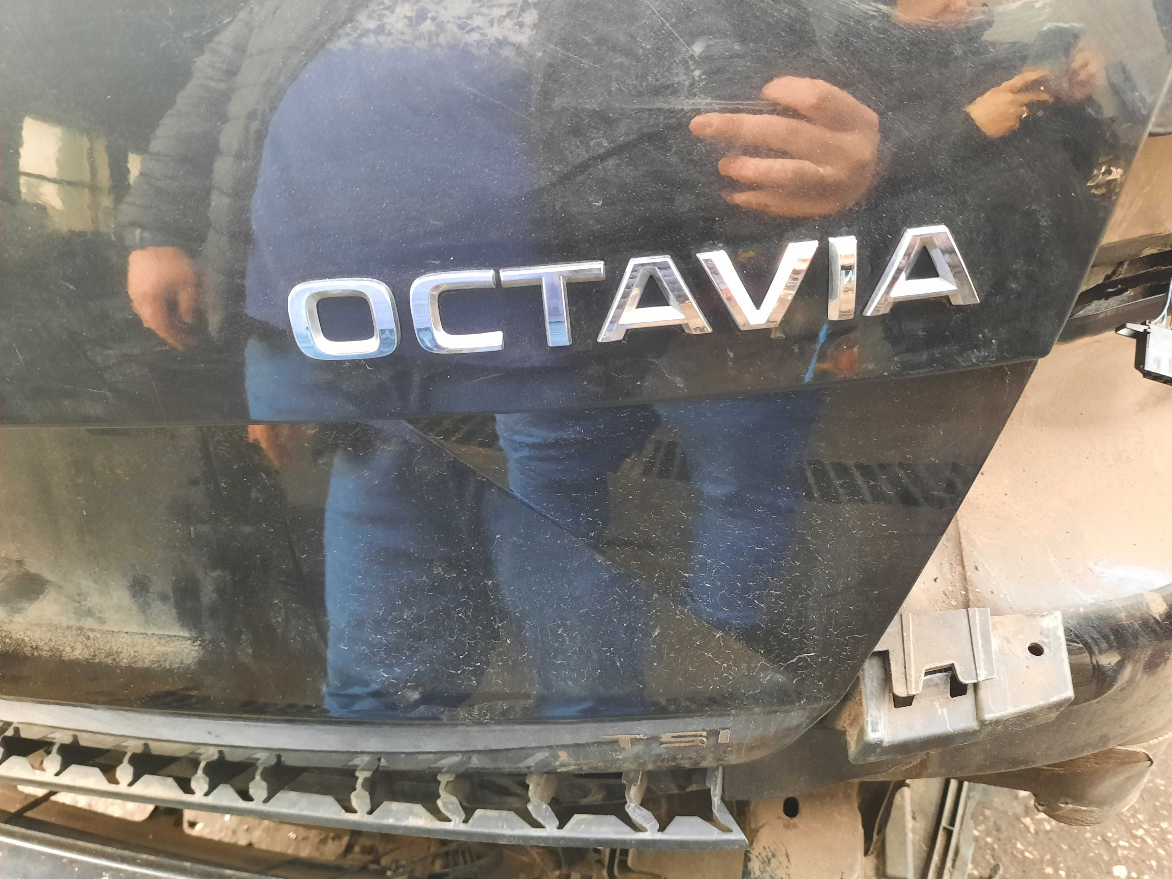 emblemat znaczek z klapy Skoda Octavia 3 III