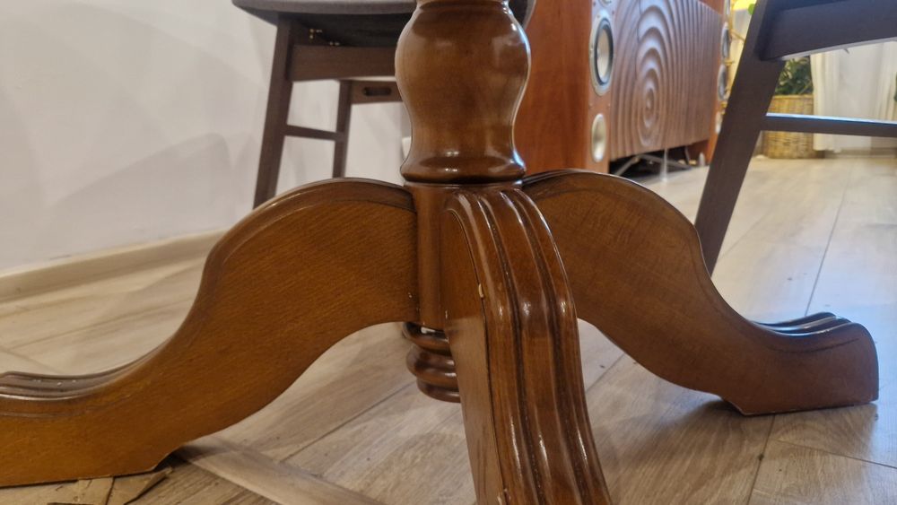 Drewniany stół - okrągły rozkładany piękny