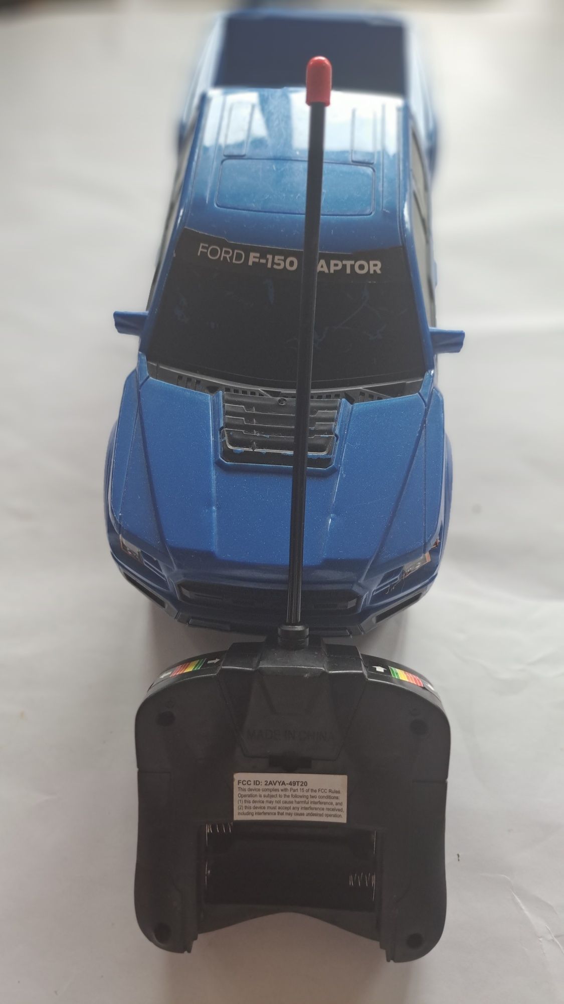 Zdalnie sterowany Ford F-150 Raptor z joystikiem wymiary 33x13 cm