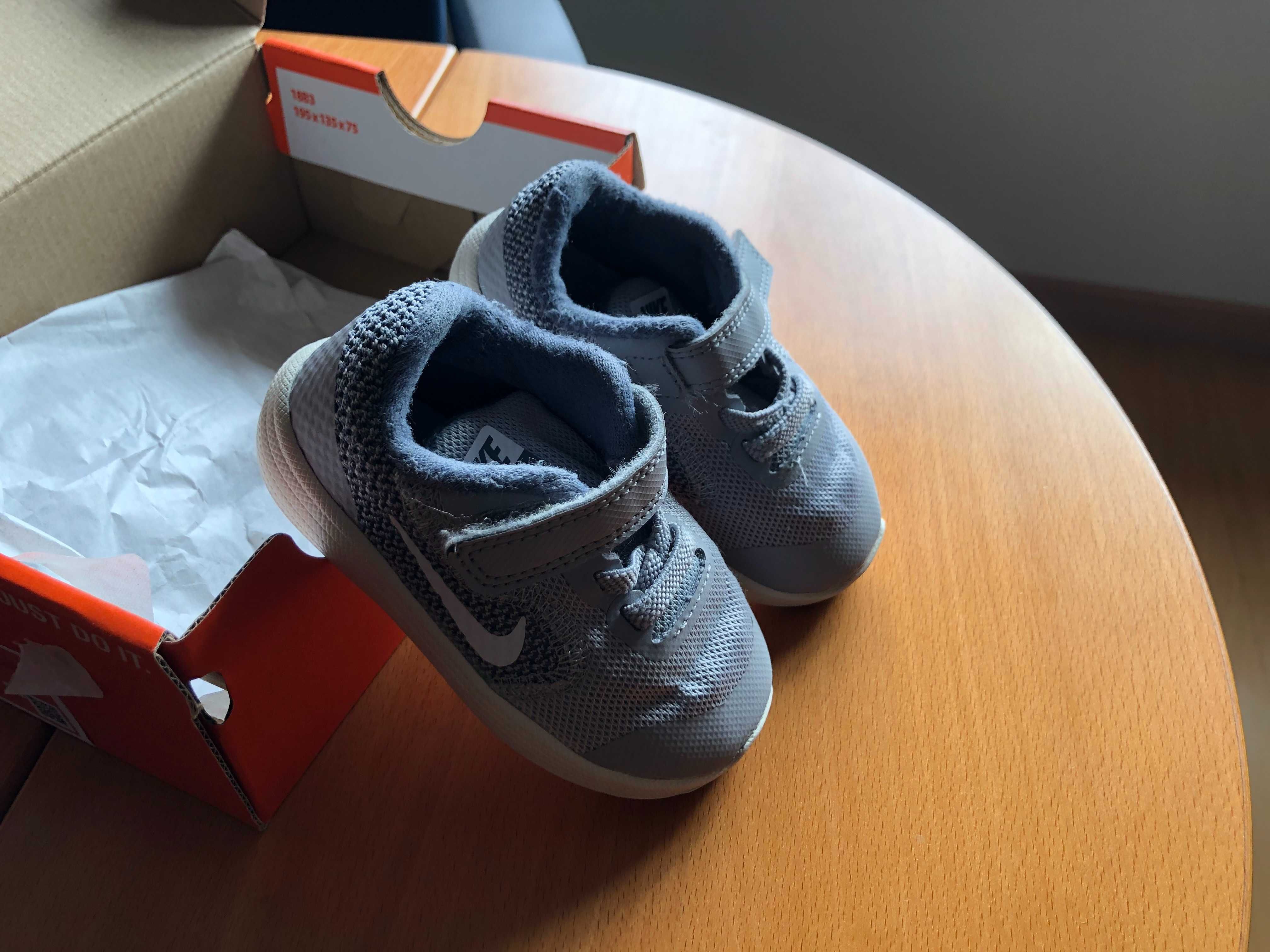 Tenis bébé Nike c\novos com caixa