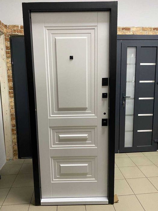 Якісні броньовані двері в квартиру. Вхідні двері. Квартирні двері