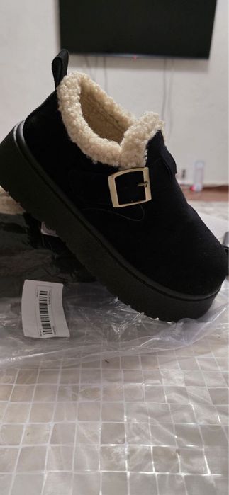 Продам нові уггі