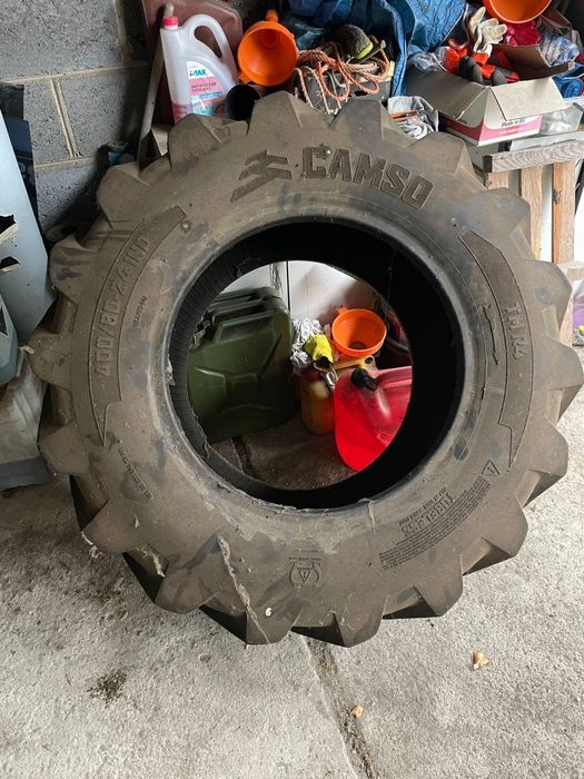 Opony przemysłowe całoroczne bezdętkowe.