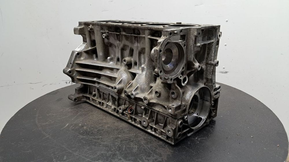 Блок двигателя VOLVO V70 XC70 S60 XC60 2.4 D D4 D5 2012 31359187