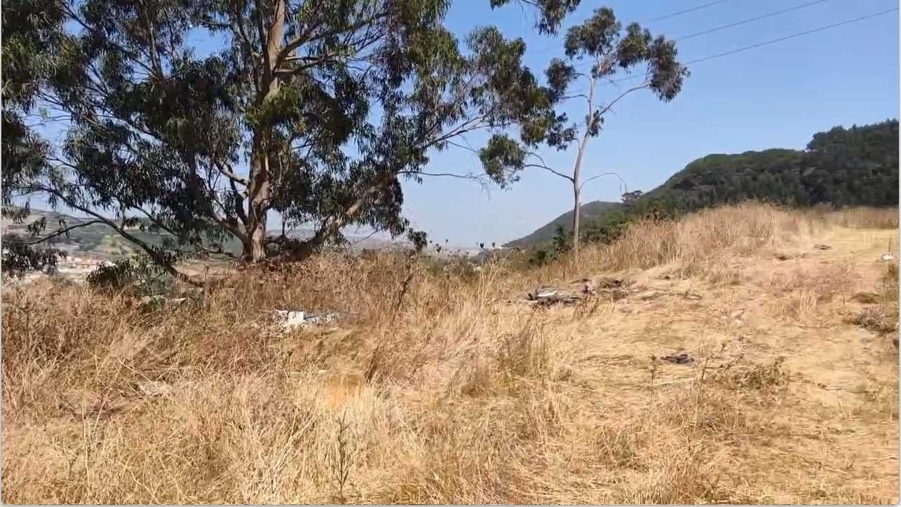 Terreno Urbano 642m2 com água, Luz e Comunicações à entrada.