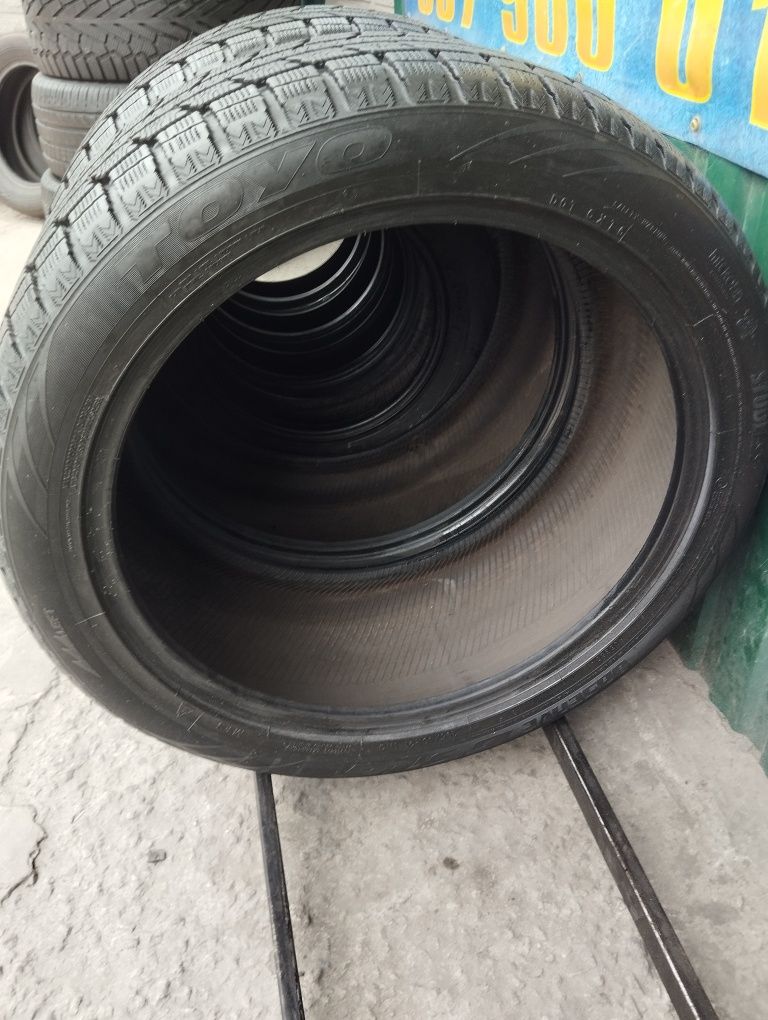 Пара зимових шин Toyo 295/40/21