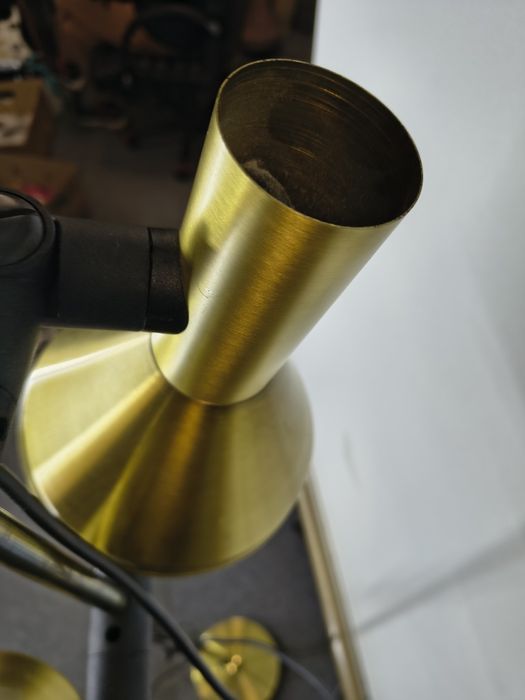 Lampa podłogowa vintage – imitacja mosiądzu, regulowane klosze