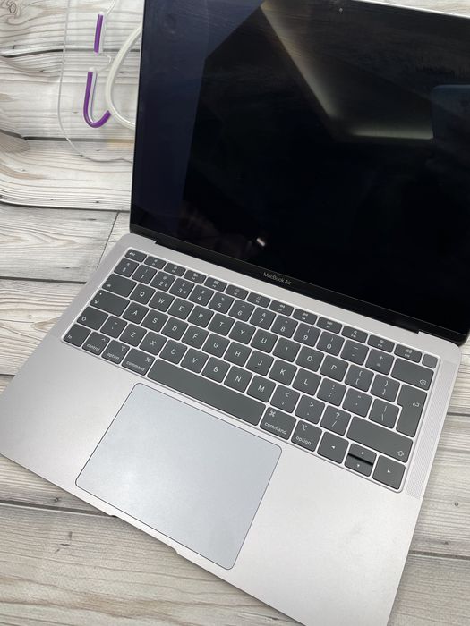 Macbook Air 2019 16/128gb Space Gray / iCentrum / GW 1 ROK