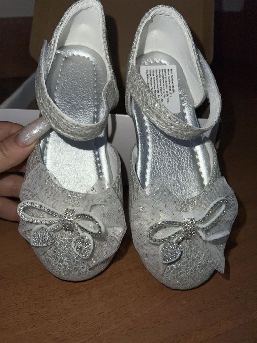 Дитячі туфлі нові