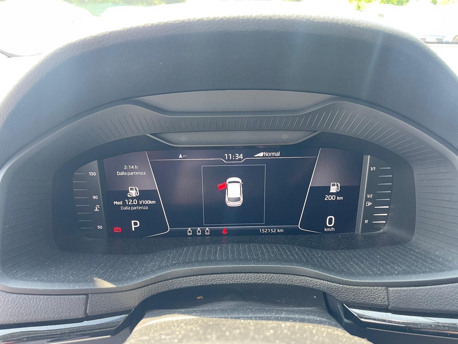 Skoda Karoq Scout - DSG - Zielony -4x4 -Radar
