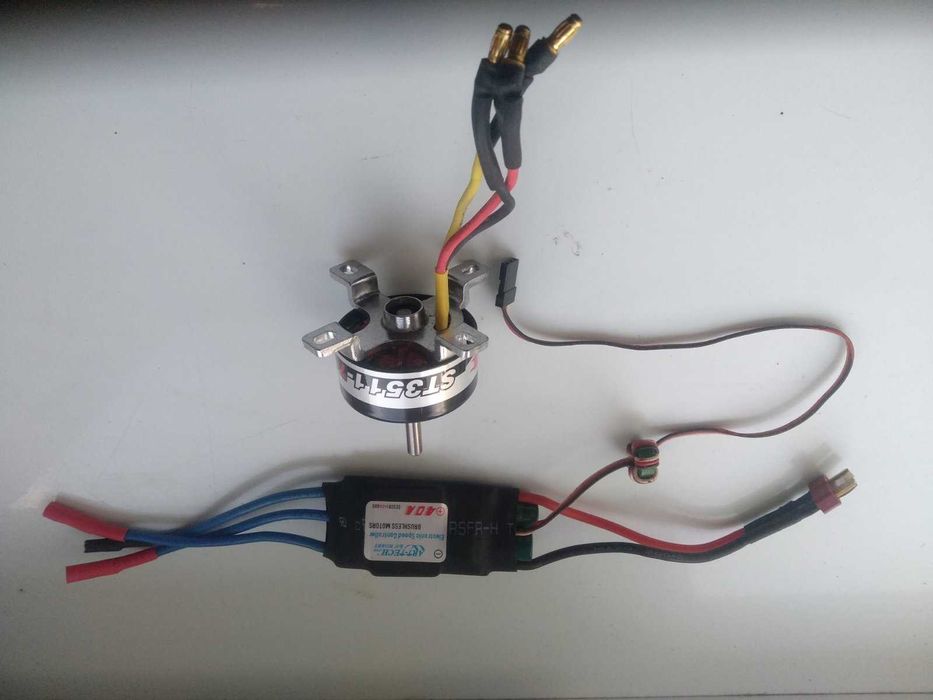 авіамодельний безколлекторний мотор Arttech st3511 700kv + регулятор