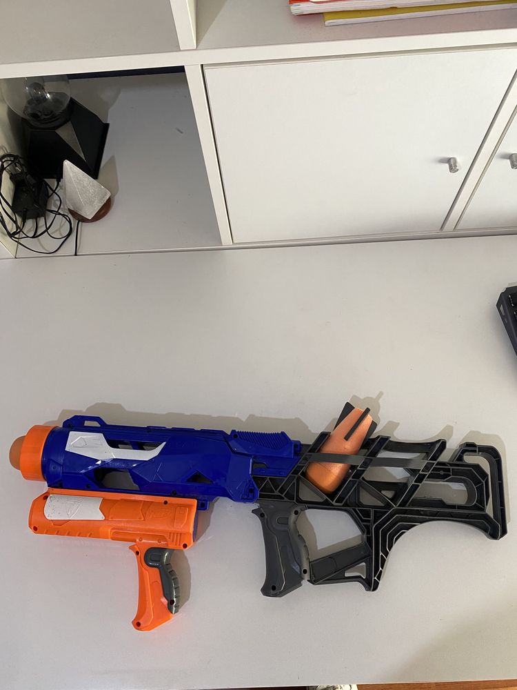 Nerf bazuca com apenas 2 projeteis